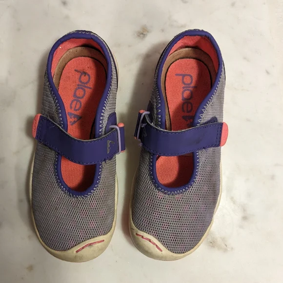 PLAE Chloe Passion Flower Sneaker Flex Sole Toe Guard Youth 11 Euro 28 - Picture 1 of 8